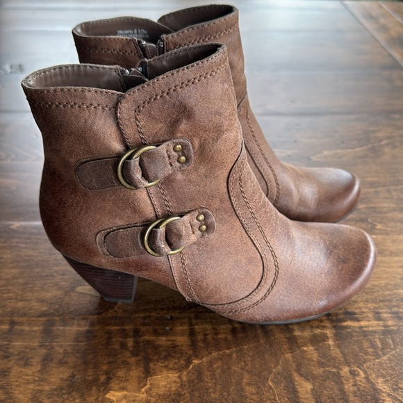 BareTraps Women's Mushroom Micro Triumph Ankle Boots Size 6.5 - Picture 3 of 7